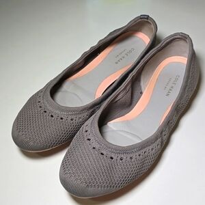 COLE HAAN Perforater Slip On Flats Lightweight Round Toe